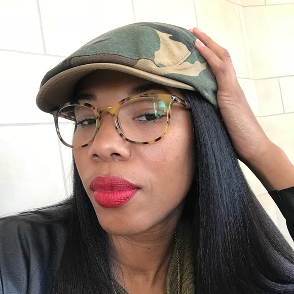 MEET YOUR POSHER - Picture 2 of 8